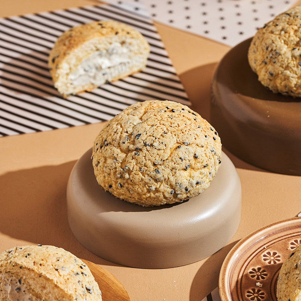 Karafuru Pan: Black Sesame