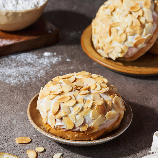 Roasted Almond Bun